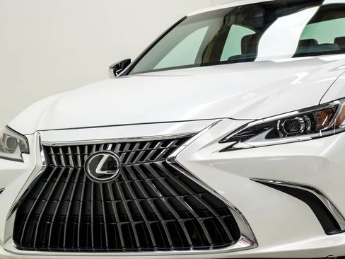 Used 2022 Lexus ES 350 w/ Accessory Package FWD image 2