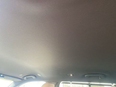 Used 2023 Jeep Grand Cherokee L Limited w/ Luxury Tech Group II image 9