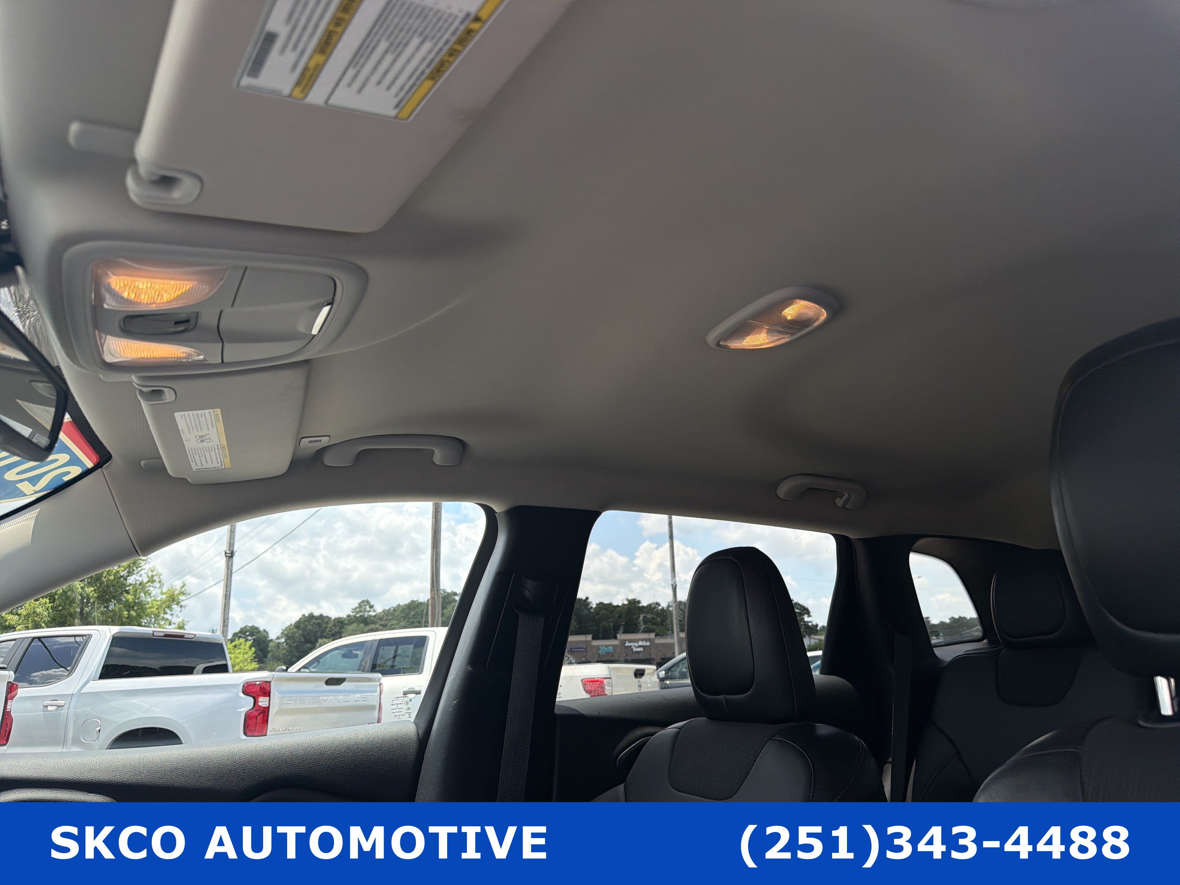 Used 2018 Jeep Cherokee Latitude Plus AWD/4WD image 26