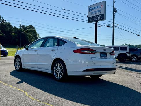 Used 2017 Ford Fusion SE w/ Fusion SE Technology Package FWD image 14