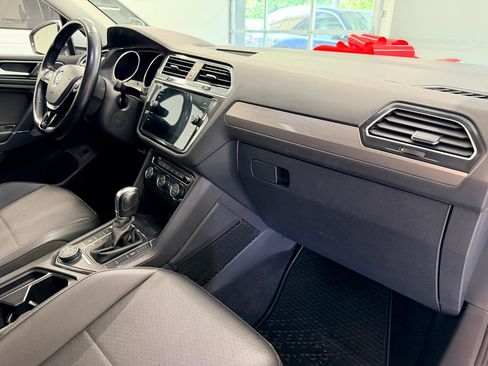 Used 2018 Volkswagen Tiguan SEL w/ 3rd Row Seat Package AWD/4WD image 26
