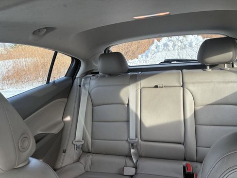 Used 2018 Chevrolet Cruze Premier image 21