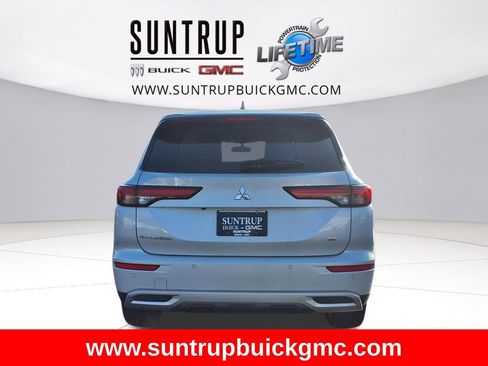 Used 2024 Mitsubishi Outlander SE image 25