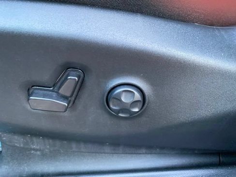 Used 2025 Chrysler Pacifica Select FWD image 28