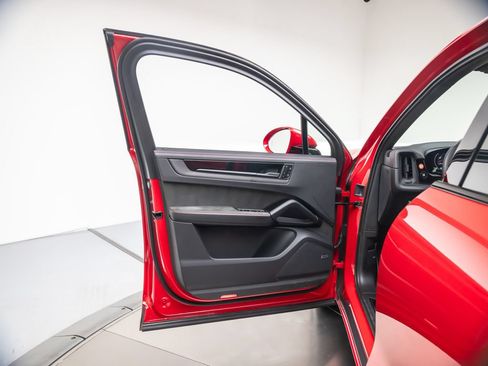 Used 2025 Porsche Cayenne GTS AWD/4WD image 25