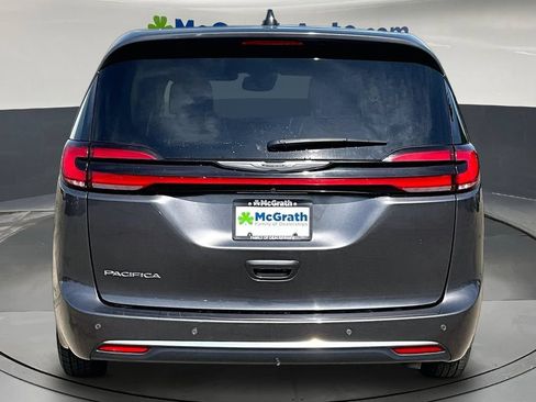Used 2023 Chrysler Pacifica Touring-L FWD image 6