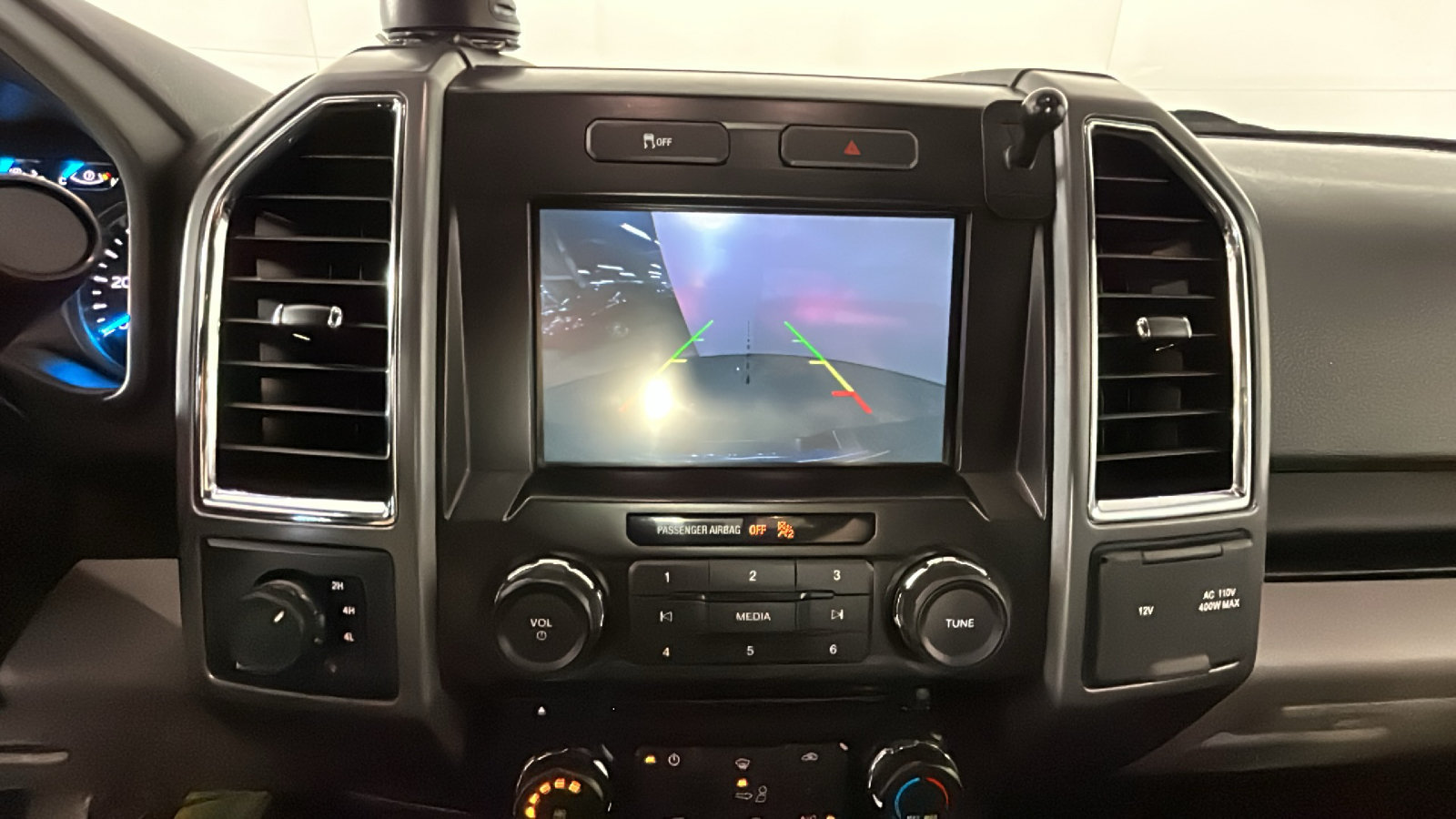 Used 2015 Ford F150 XLT w/ Equipment Group 302A Luxury AWD/4WD image 28