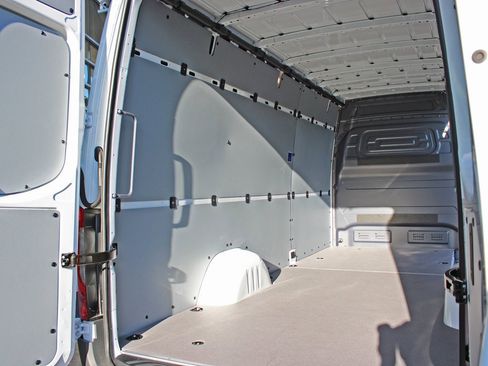 Used 2025 Mercedes-Benz Sprinter 2500 image 6