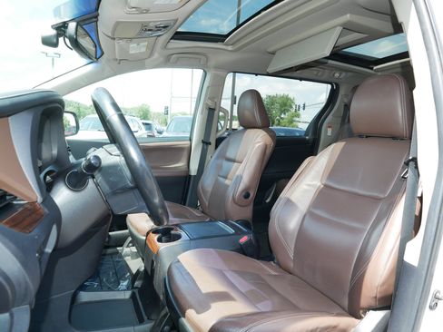 Used 2017 Toyota Sienna Limited Premium AWD/4WD image 14