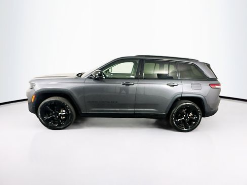 Used 2023 Jeep Grand Cherokee Limited w/ Luxury Tech Group II image 4