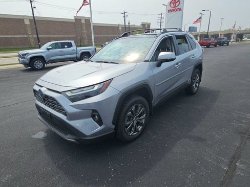 Used 2022 Toyota RAV4 Limited AWD/4WD image 7