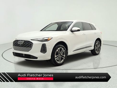 Used 2025 Audi Q5 Premium w/ Convenience Package AWD/4WD image 1