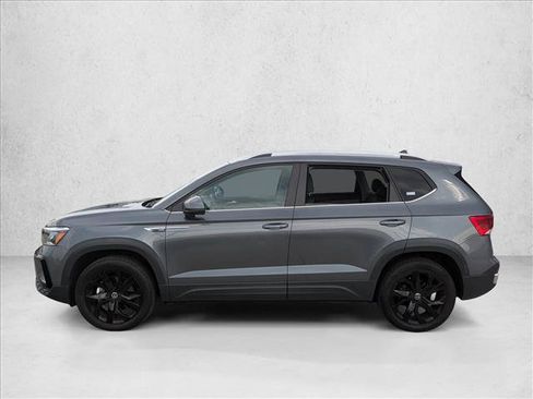 Used 2022 Volkswagen Taos SE w/ Panoramic Sunroof Package AWD/4WD image 8