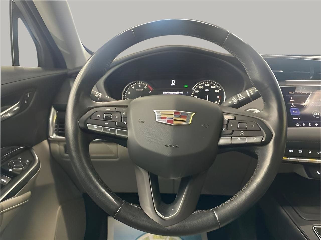 Used 2020 Cadillac XT4 Luxury w/ Cold Weather Package AWD/4WD image 15