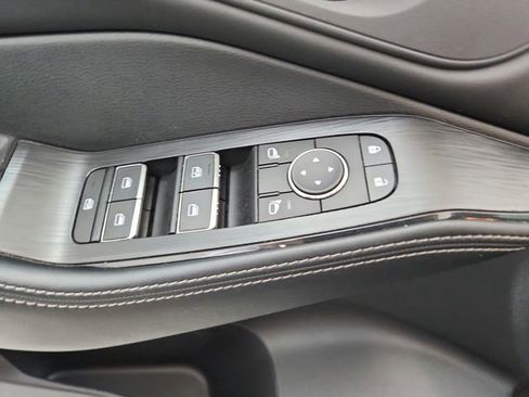 Used 2025 Nissan Rogue SL AWD/4WD image 31