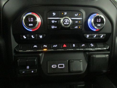 Certified 2022 GMC Sierra 1500 AT4 w/ AT4 Premium Package AWD/4WD image 34