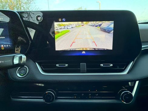 Used 2026 Chevrolet Equinox LT FWD image 8