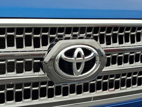 Used 2017 Toyota Tacoma TRD Sport w/ Premium & Technology Package AWD/4WD image 36