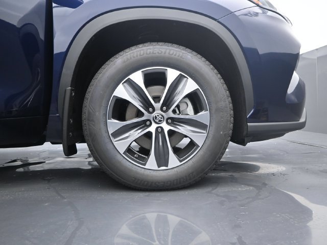 Used 2025 Toyota Highlander XLE FWD image 18