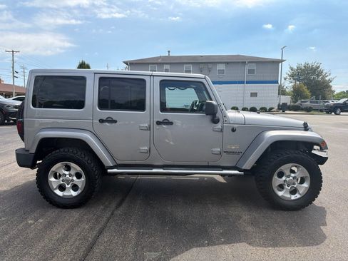 Used 2013 Jeep Wrangler Unlimited Sahara w/ Dual Top Group AWD/4WD image 6