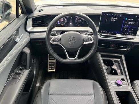 Used 2025 Volkswagen Tiguan SE R-Line AWD/4WD image 18