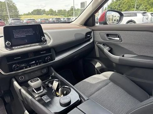Used 2023 Nissan Rogue SV AWD/4WD image 12