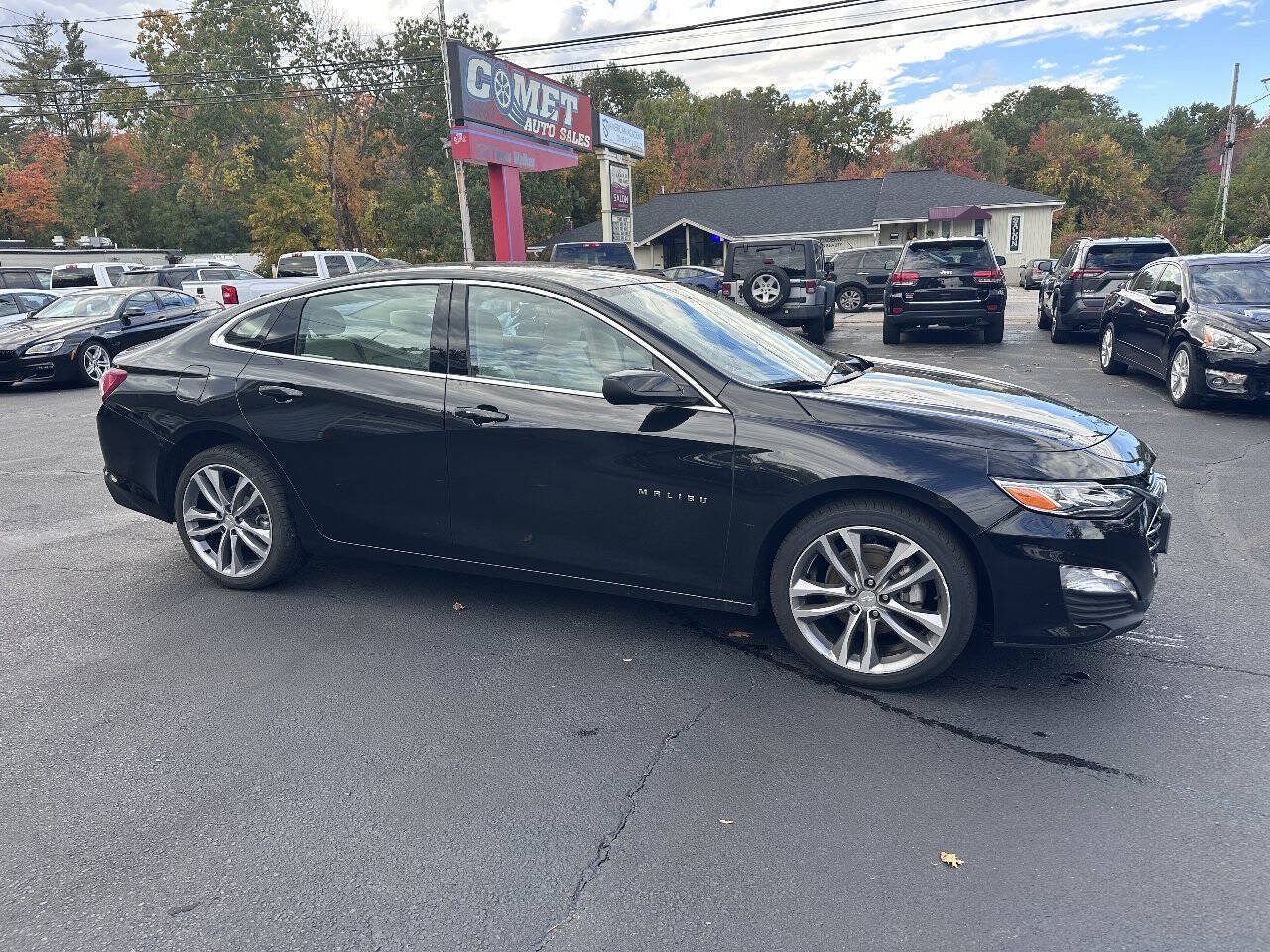 Used 2024 Chevrolet Malibu LT FWD image 2