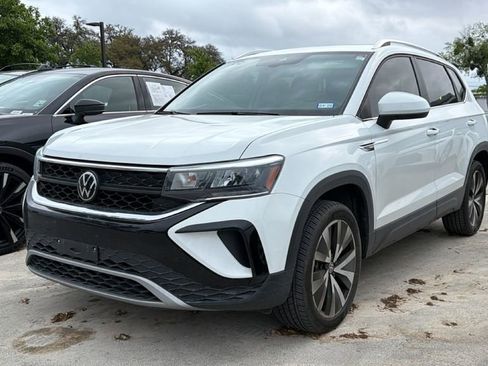 Used 2024 Volkswagen Taos SE image 10