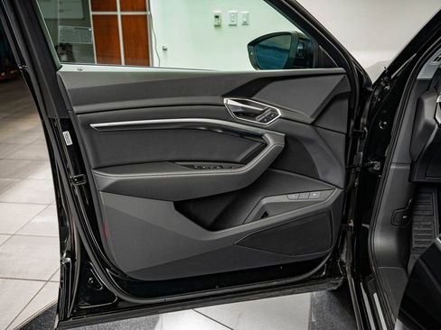 Used 2022 Audi e-tron Premium w/ Convenience Plus Package image 20