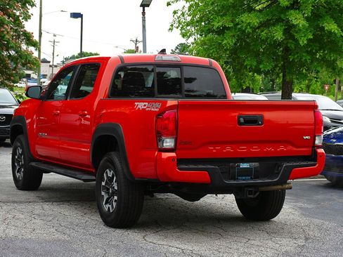 Used 2016 Toyota Tacoma TRD Off-Road w/ Premium & Technology Package AWD/4WD image 15