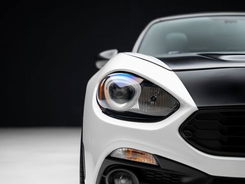 Used 2019 FIAT 124 Spider Abarth w/ Convenience Group RWD image 11