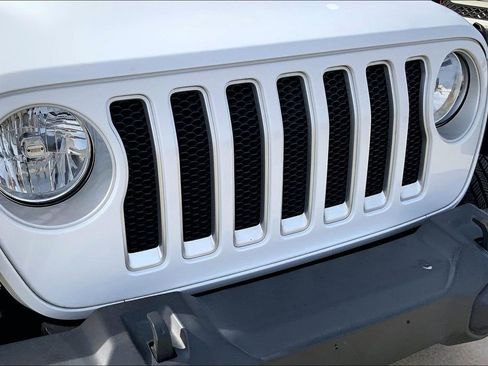 Used 2020 Jeep Wrangler Unlimited Sahara AWD/4WD image 25