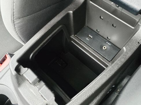Used 2014 Ford Focus SE w/ SE Winter Package FWD image 21