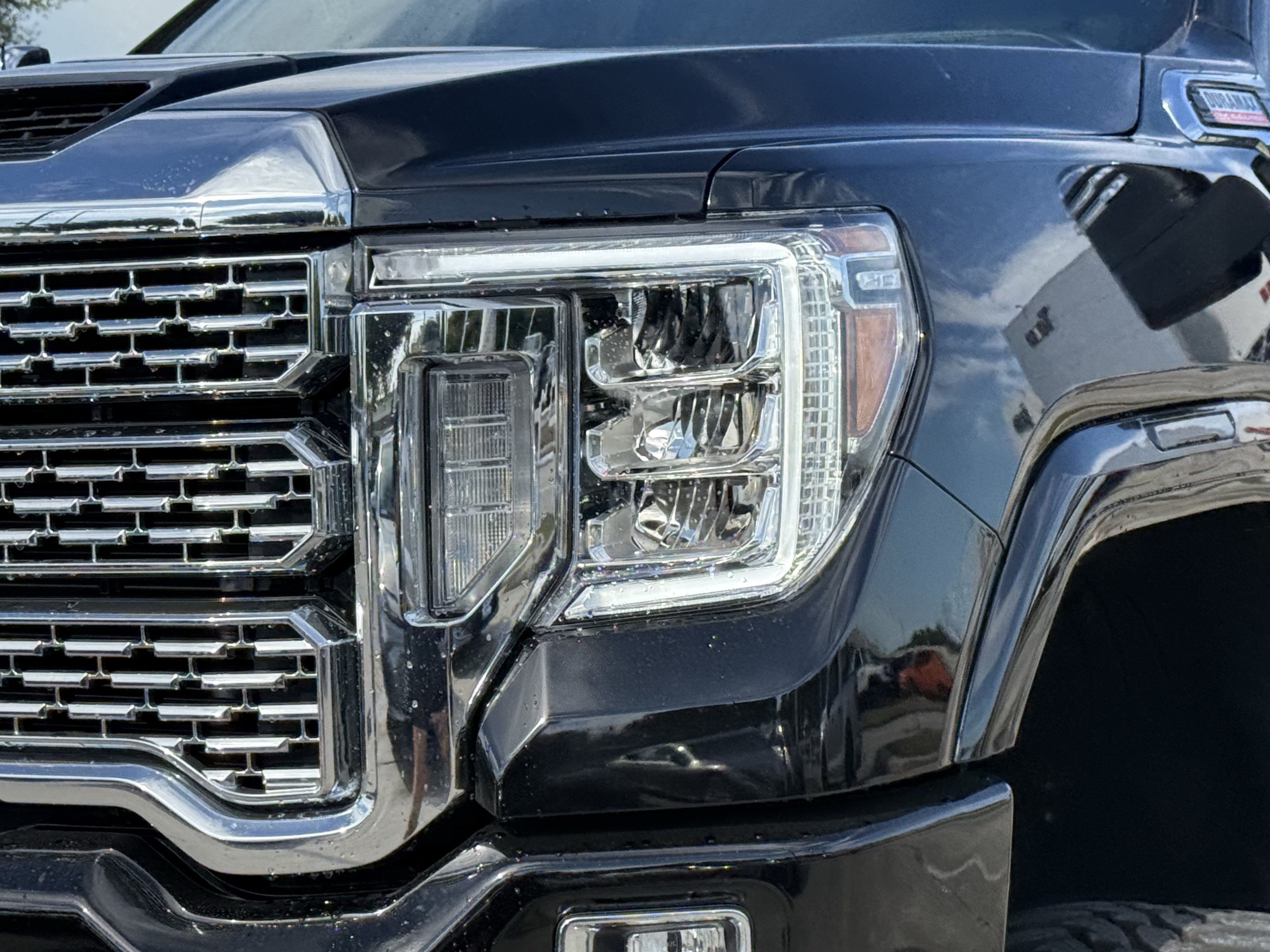 Used 2021 GMC Sierra 2500 Denali w/ Denali Black Diamond Edition AWD/4WD image 11