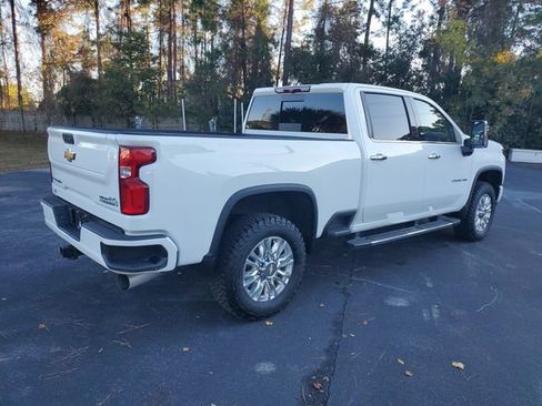Used 2022 Chevrolet Silverado 2500 High Country w/ Safety Package II image 6