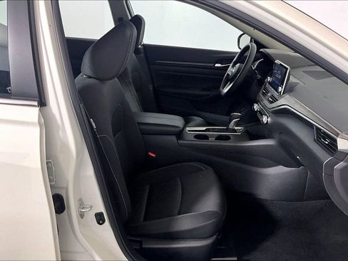 Used 2025 Nissan Altima 2.5 SV FWD image 6