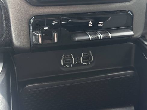 Used 2020 RAM 1500 4x4 Quad Cab image 24