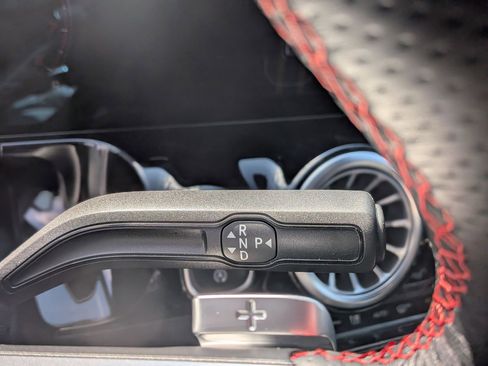 Used 2025 Mercedes-Benz GLA 250 4MATIC image 22