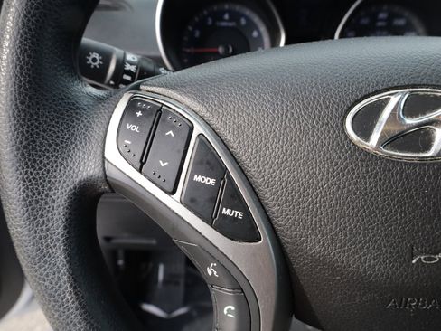 Used 2016 Hyundai Elantra GT image 18