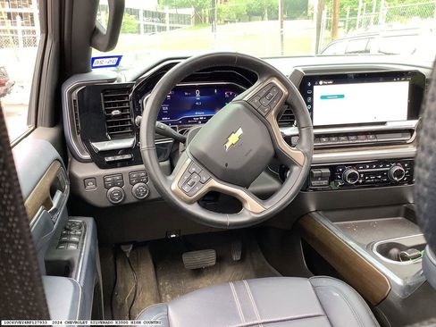 Used 2024 Chevrolet Silverado 3500 High Country w/ High Country Premium Package image 6