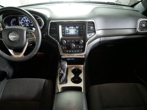 Used 2017 Jeep Grand Cherokee Laredo w/ Quick Order Package 23E AWD/4WD image 10
