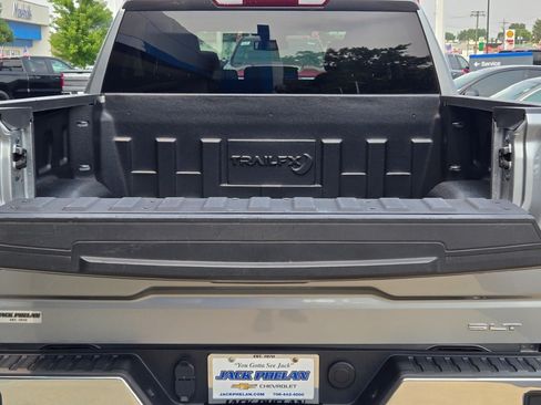 Used 2025 GMC Sierra 1500 SLT AWD/4WD image 14