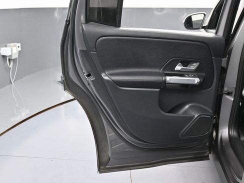 Used 2022 Mercedes-Benz GLB 250 w/ Premium Package Lite image 46