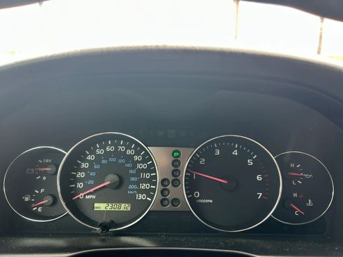 Used 2004 Toyota Land Cruiser AWD/4WD image 27