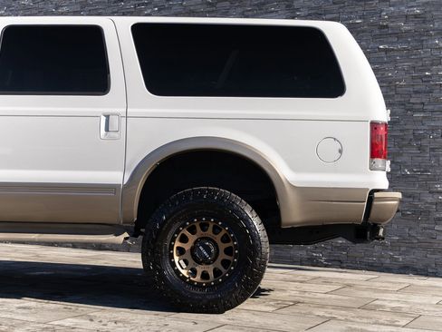 Used 2005 Ford Excursion Eddie Bauer image 15