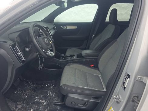 Used 2024 Volvo XC40 B5 Core AWD/4WD image 17