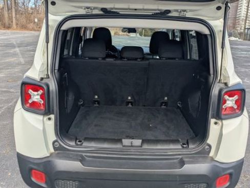 Used 2018 Jeep Renegade Latitude image 13