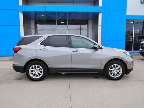 Used 2024 Chevrolet Equinox LT FWD image 34