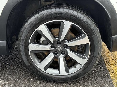 Used 2023 Honda Pilot Touring image 9