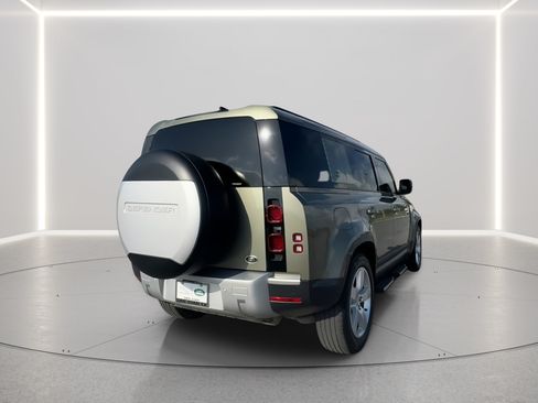 Used 2021 Land Rover Defender 110 SE AWD/4WD image 8